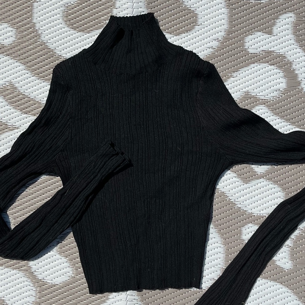 Black Cropped Turtleneck Long Sleeve. Size 6